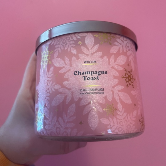 White Barn Champagne Toast Scented Candle - Picture 1 of 3